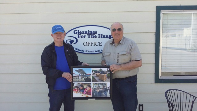 Tom getting award for Fly with wings ministry